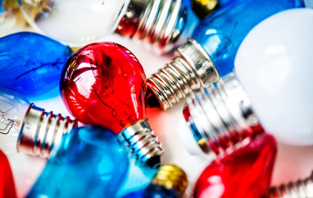 Lampe anschließen blau braun – Kabel, Klemmen und Anschlussvarianten verständlich erklärt – mit wichtigen Hinweisen zur elektrischen Sicherheit