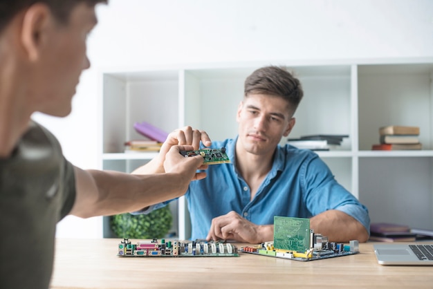 Platine reparieren in der nähe – Jetzt Anbieter vor Ort finden