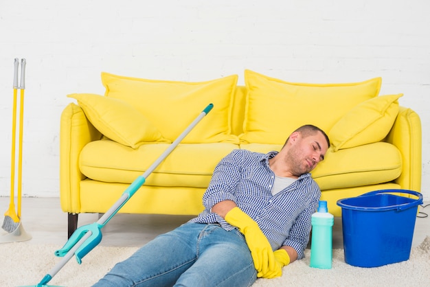 Stark Verschmutztes Sofa Reinigen Hausmittel – Worauf Sollte man bei der Grundreinigung Achten?